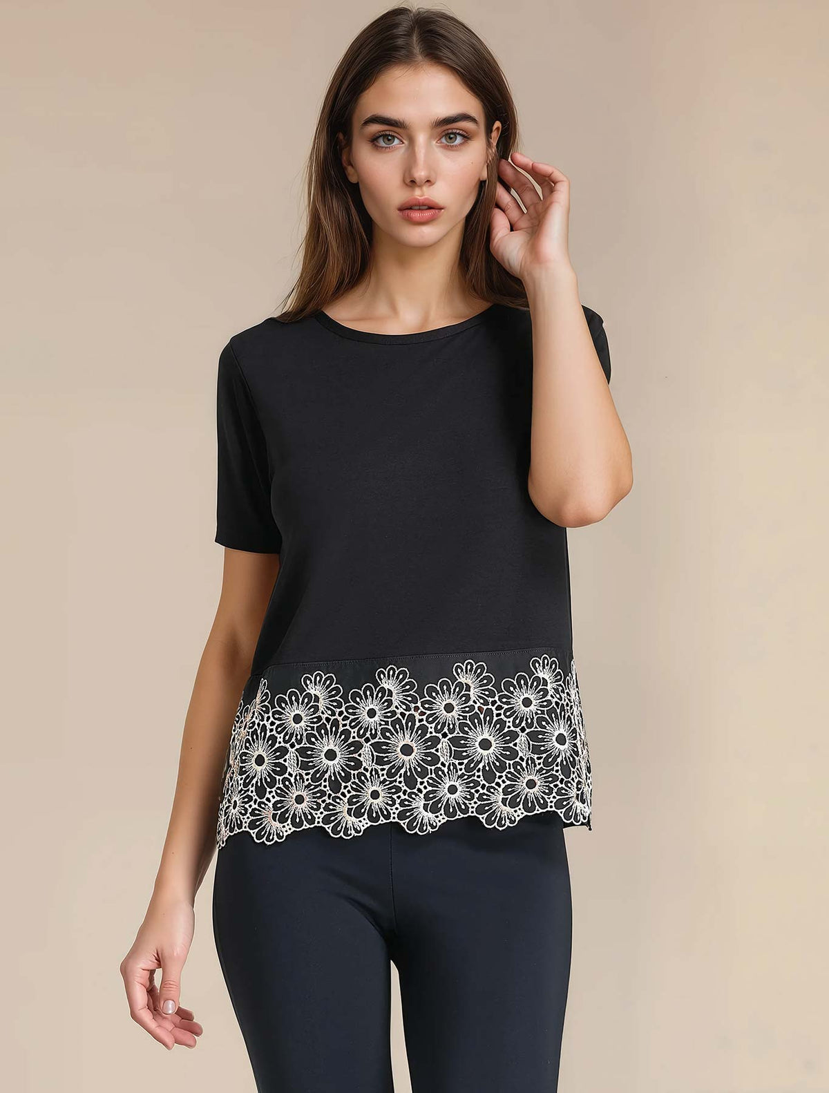 T-shirt viscosa balza sangallo fondo colore Nero