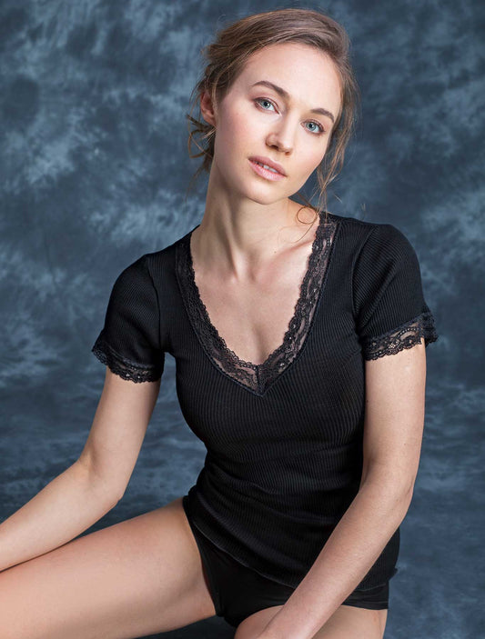 T-shirt laine et soie plissée col en v dentelle