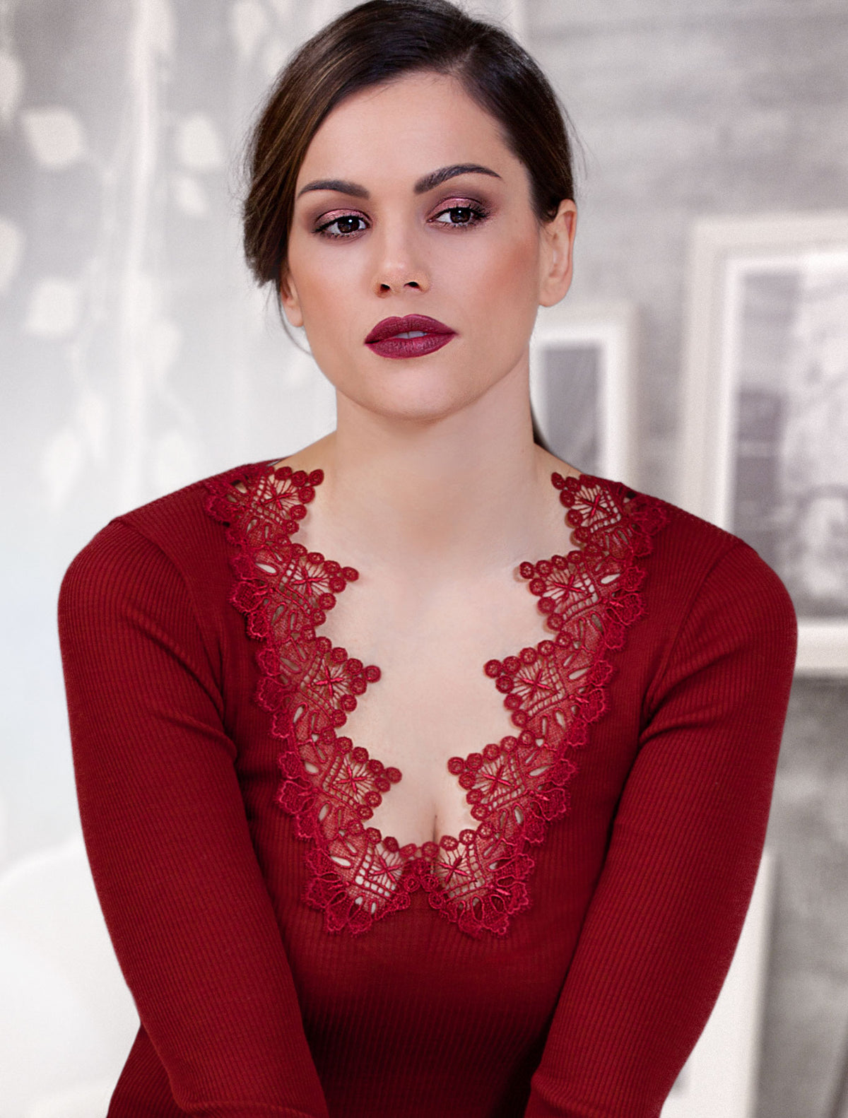 Pull laine et soie plissée bords pointus macramé