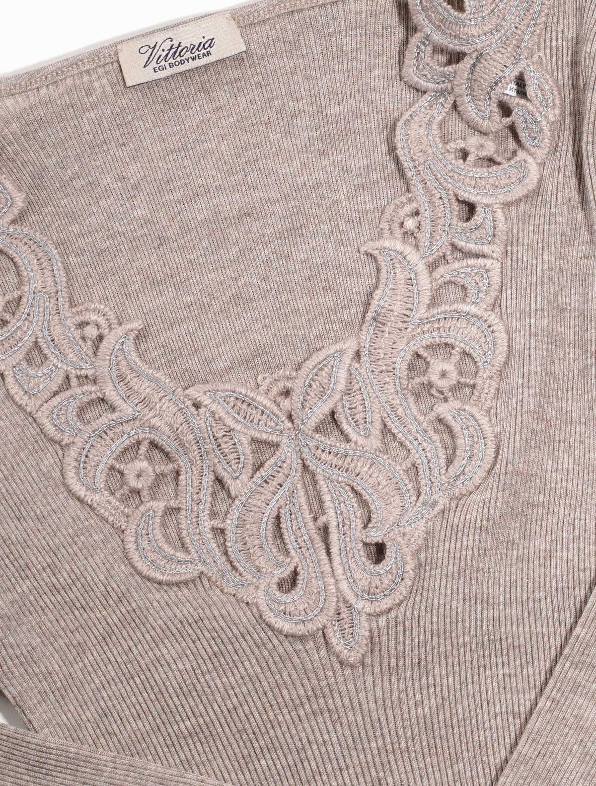 Maglia lana seta plissé scollo macramè