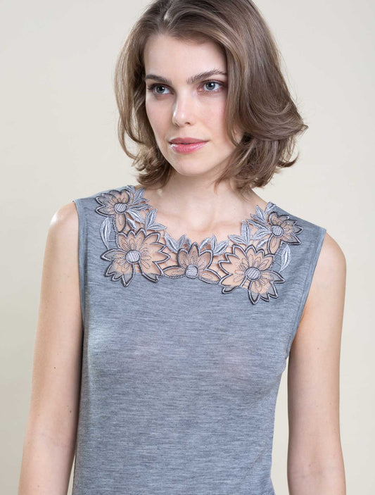 Canotta lana seta tulle fiori grigio