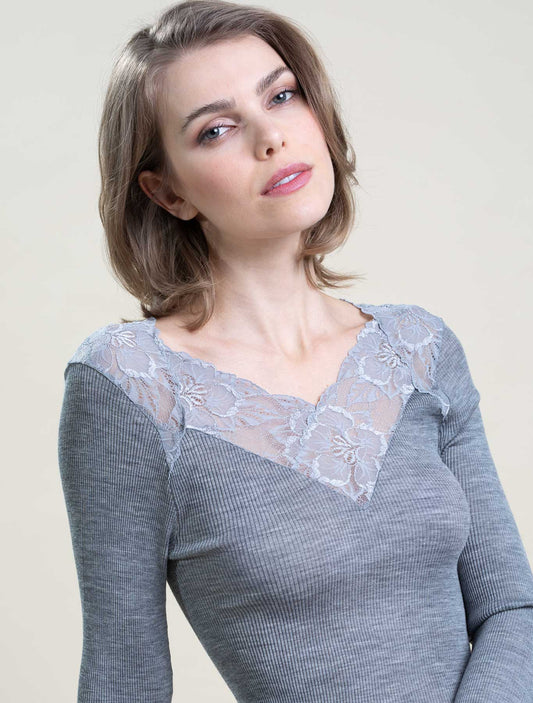 Pull laine soie plissée et dentelle en v