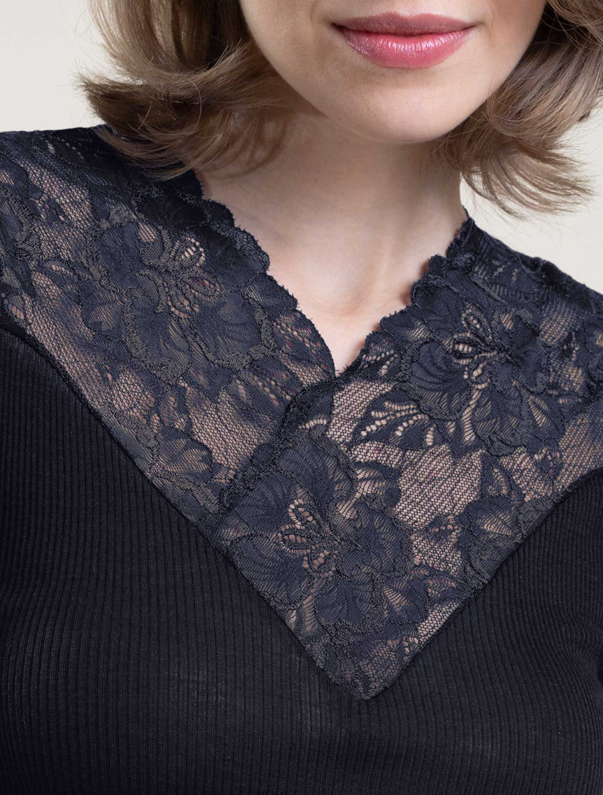 Maglia lana seta plissé pizzo v