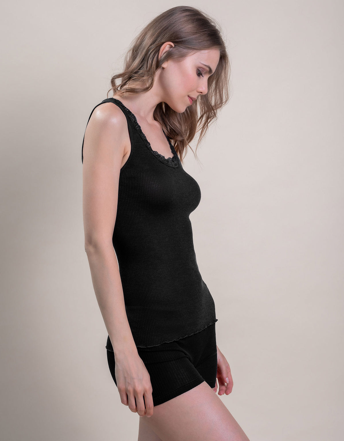 Débardeur à larges bretelles Elisa en laine soie plissée et dentelle