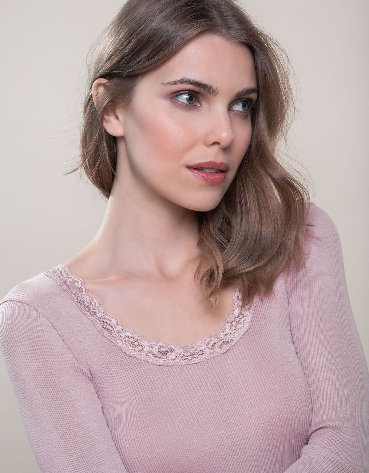 Haut Elisa laine soie plissée et dentelle