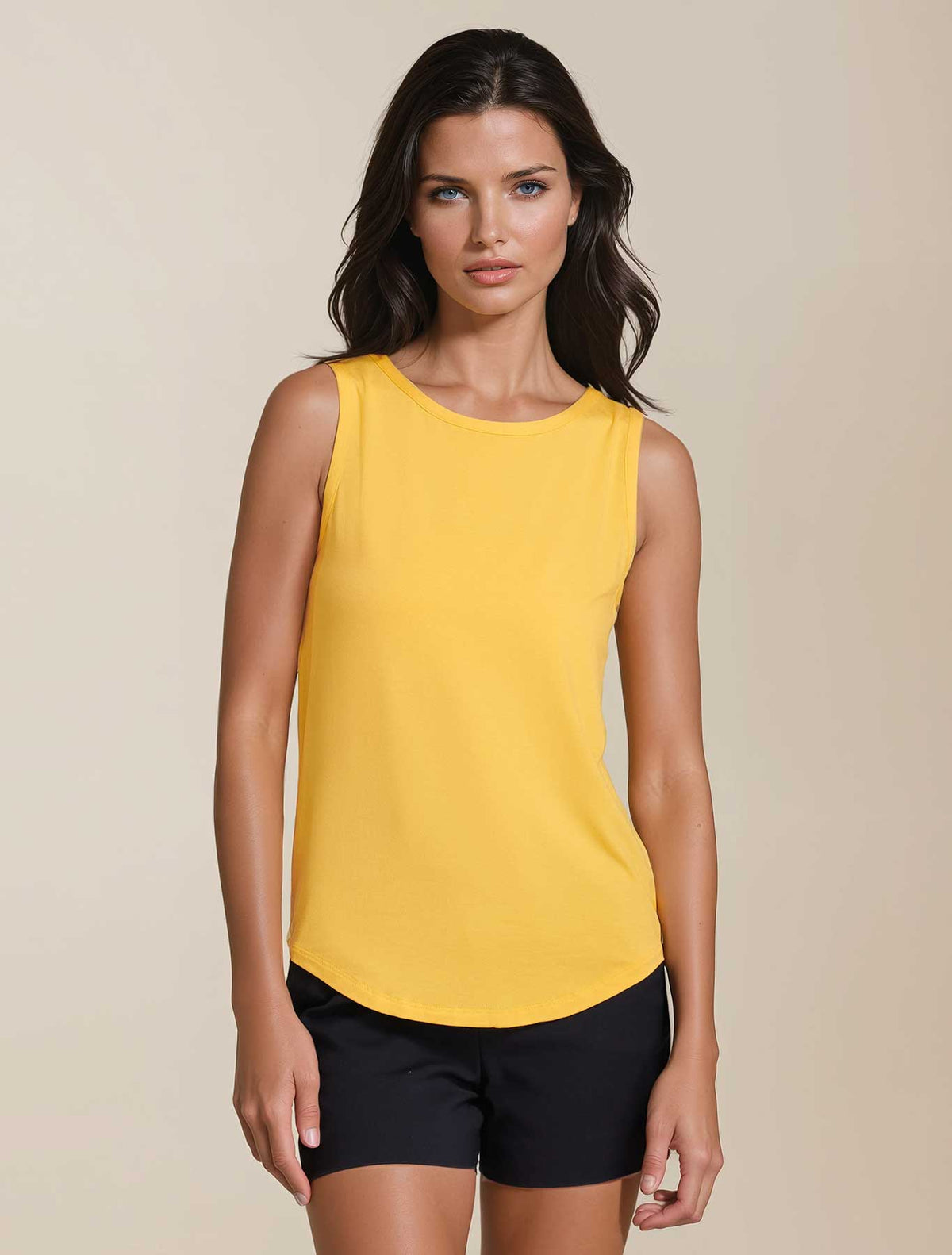 Canotta spalla larga dal taglio morbido Siria in viscosa lucente e leggera