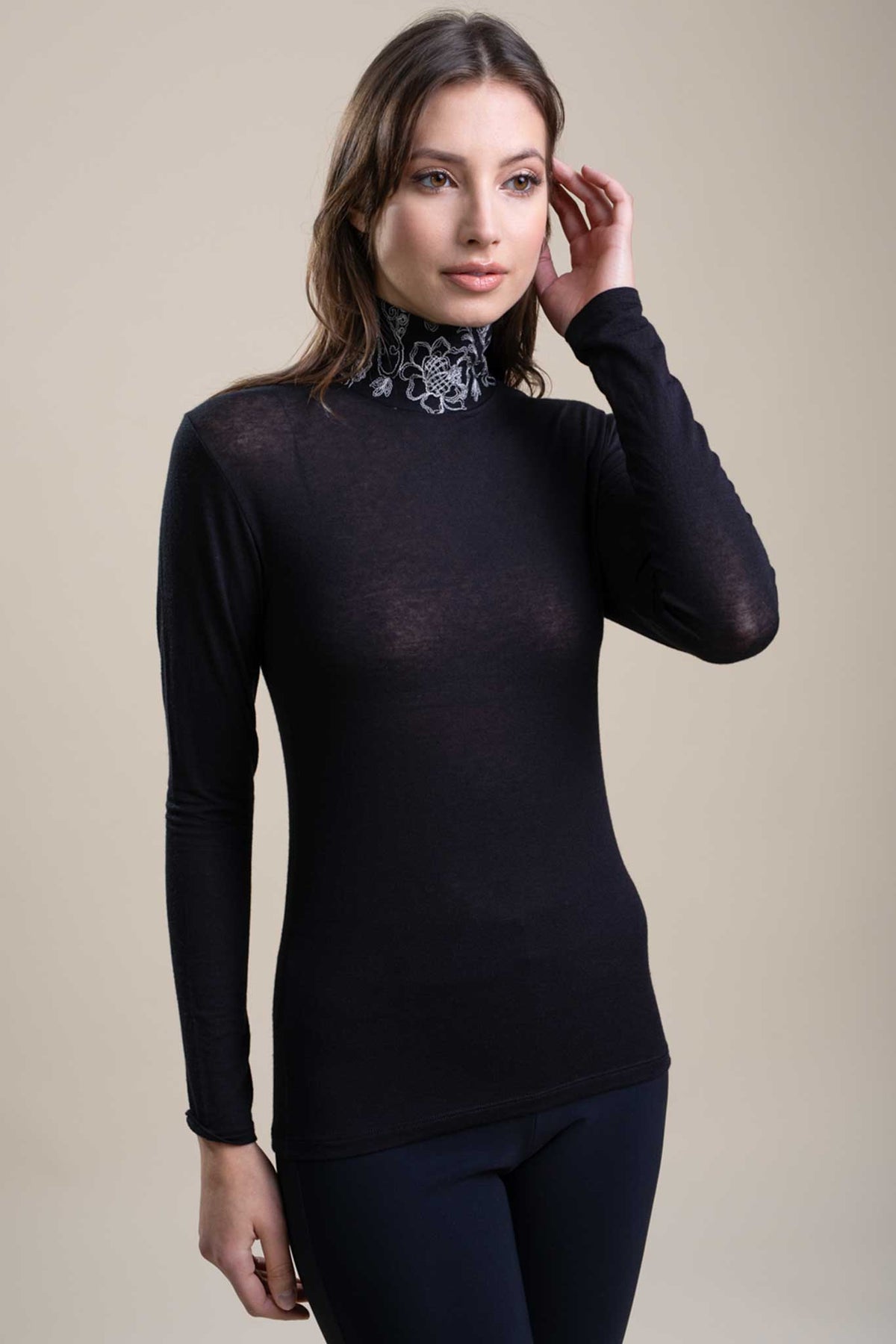 Pull cachemire modal avec col brodé