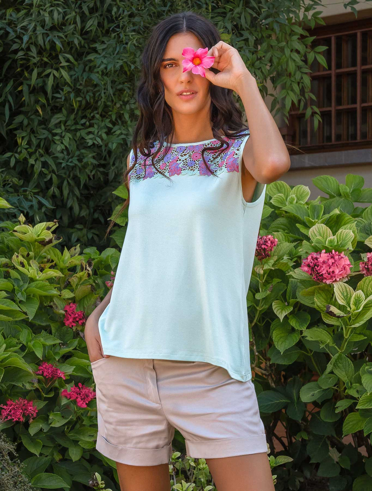 Canotta viscosa macramè fiori multicolor