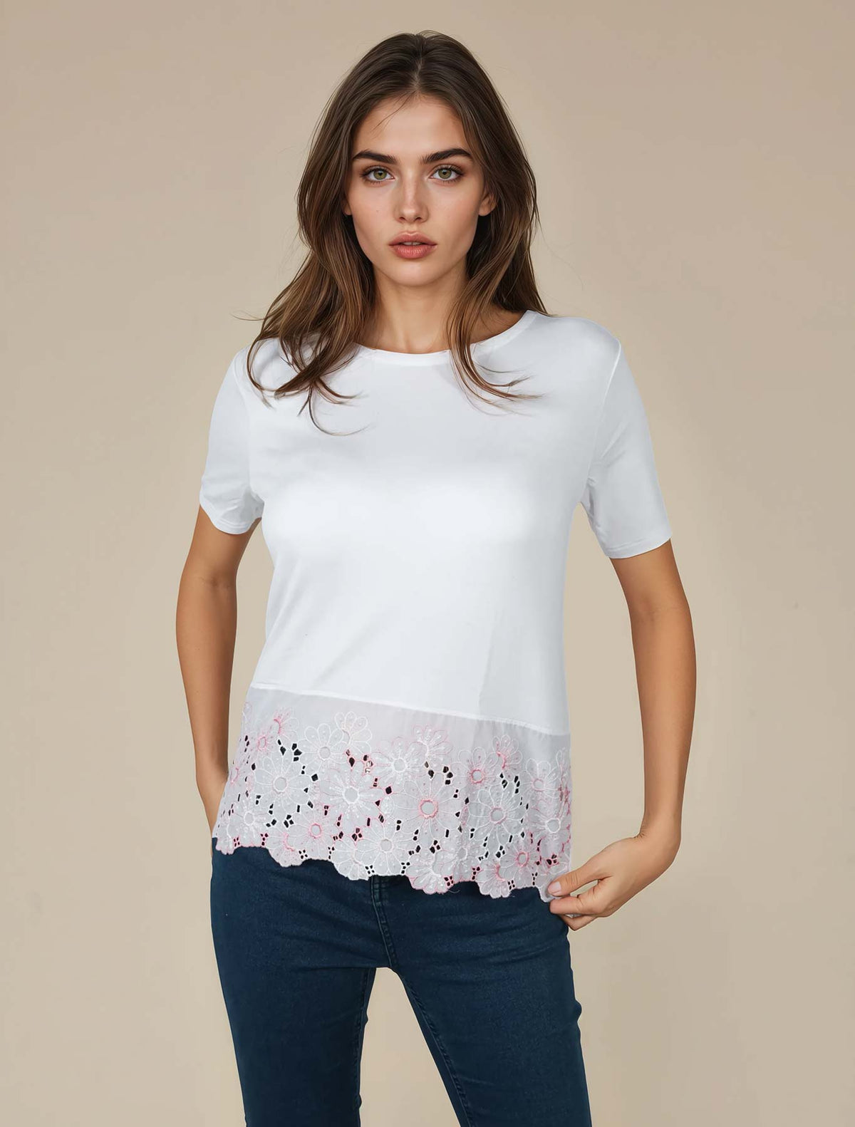 T-shirt viscosa balza sangallo fondo colore Bianco