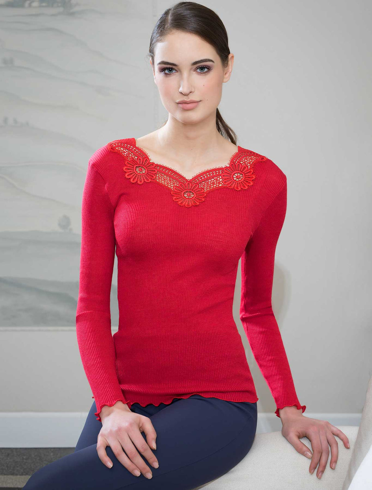 Pull laine soie plissée et fleurs circulaires