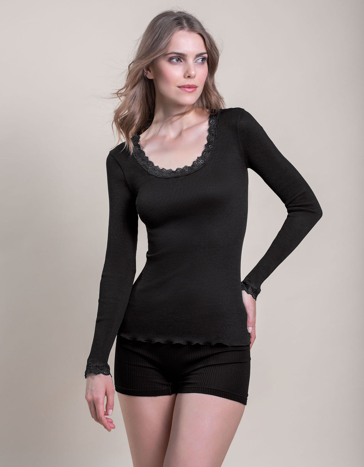 Haut Elisa laine soie plissée et dentelle