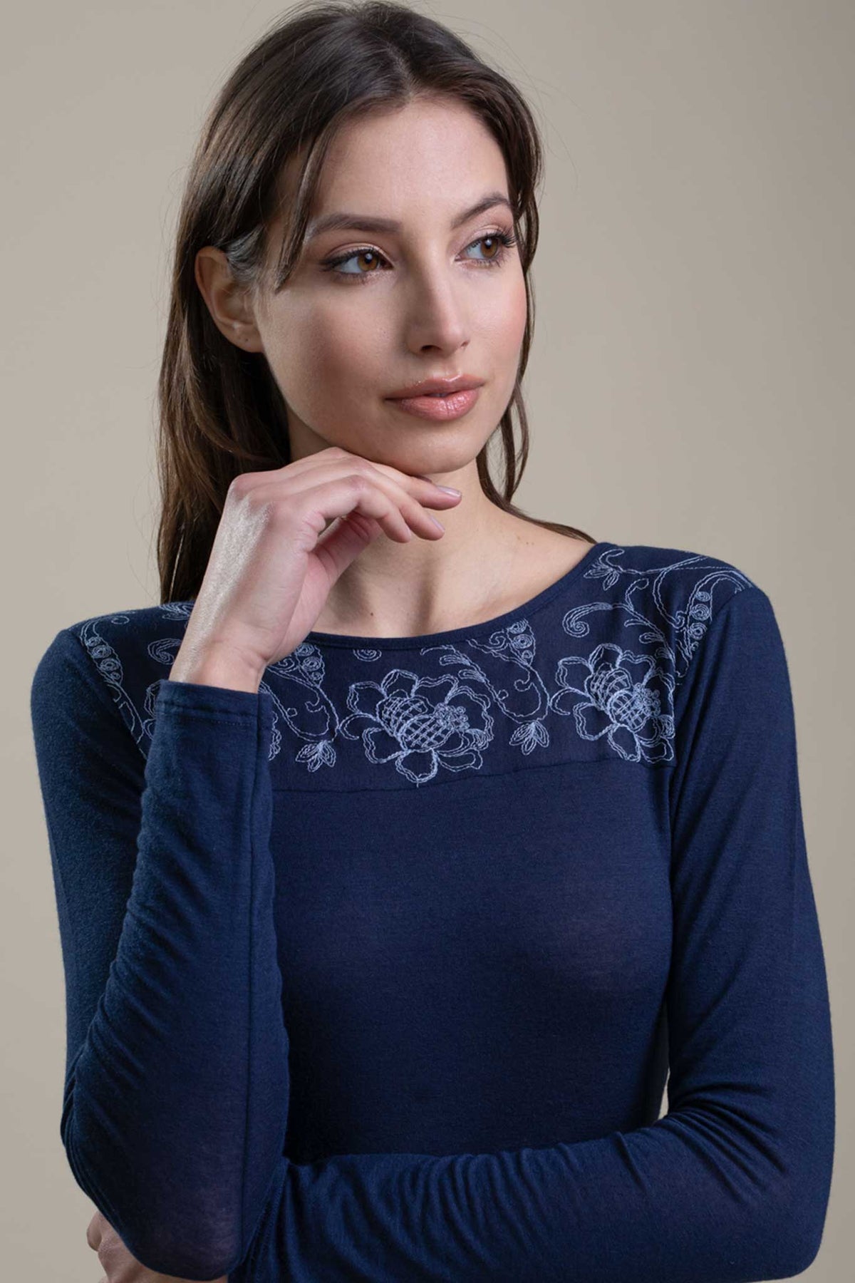 Maglia cashmere modal ricamo blu
