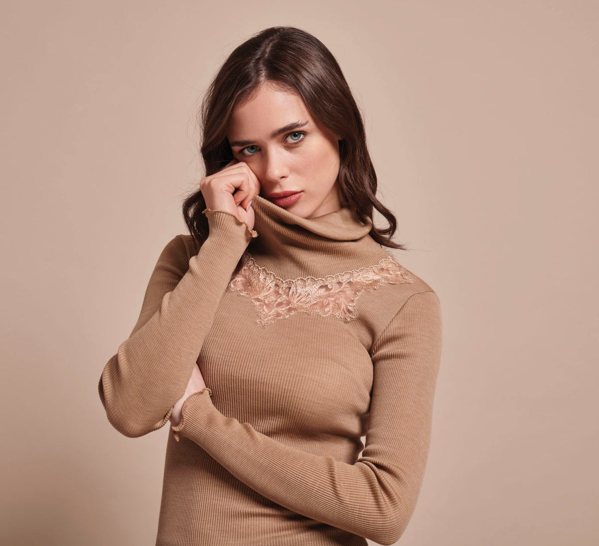 Col roulé laine soie plissée insert cordonnet